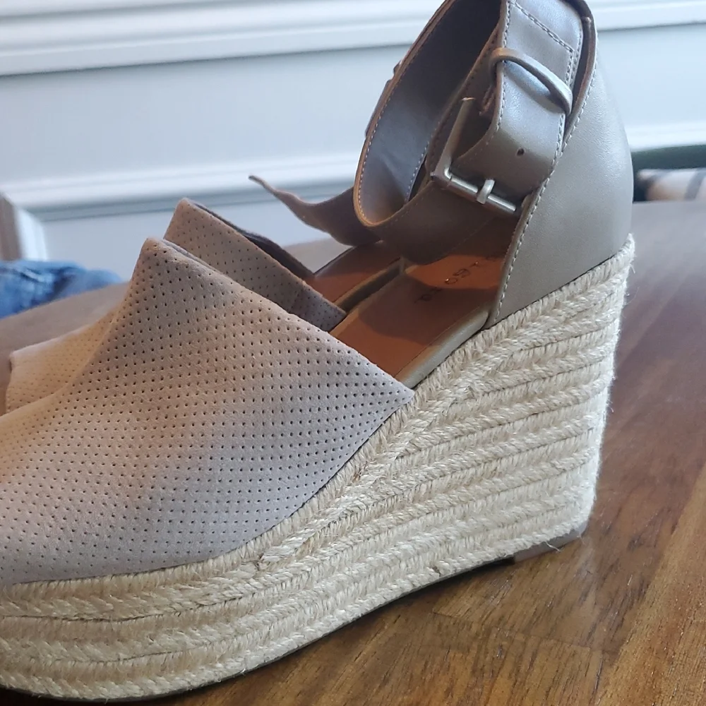 Sandal - Picture 3 of 5